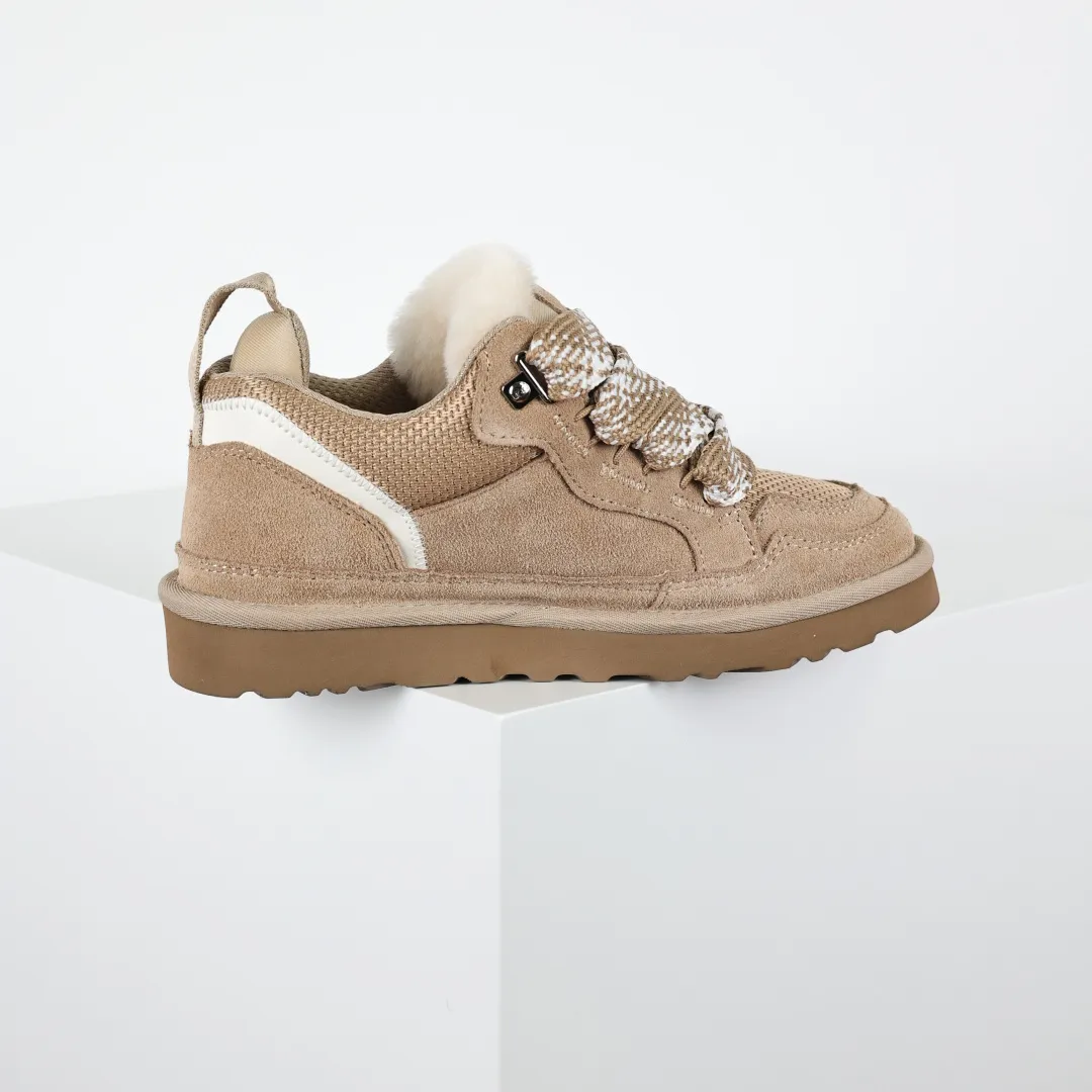 Pick up locally 💰660 Core recommended good price Independently developed original outsole, cashmere insole, keeping warm in winter, suitable for home use. In recent years, uug has launched a style series, which is partially skewed towards the preferences of young consumers, and has also been at the forefront of fashion trends. Shoe body material, water-repellent coated suede upper, 17mm UGGPURE™ implanted wool insole, lightweight non-slip and comfortable rubber outsole, with brand LOGO, complete packaging, size: 35 36 37 38 39 40 41 42 43 44 45